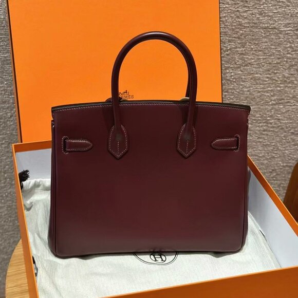 Classic Hermes Bag: A Stylish and Versatile Choice for Elegance - Picture 6 of 6